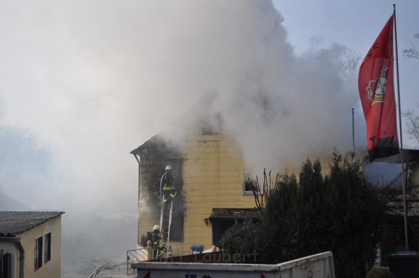 Haus komplett ausgebrannt Leverkusen P22.JPG